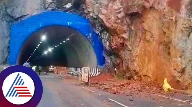 heavy rainfal Hill collapse infront of tunnel at karwar rav