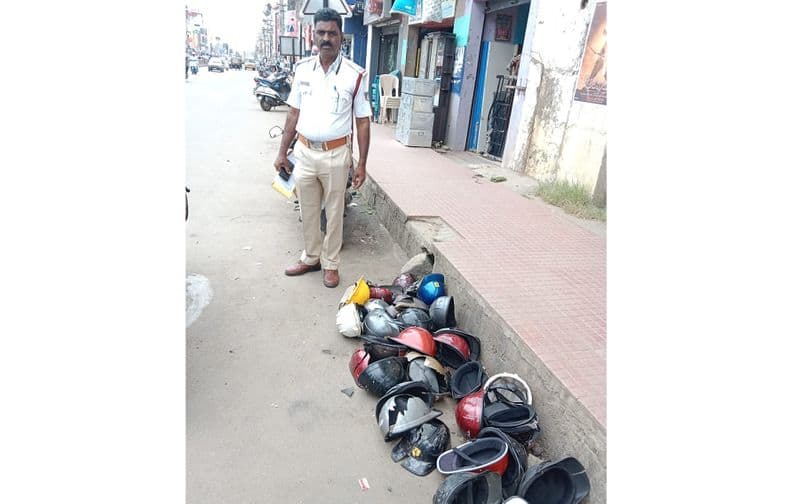 wear the full face ear cover helmet chikkamagaluru polices awareness to bikers gvd