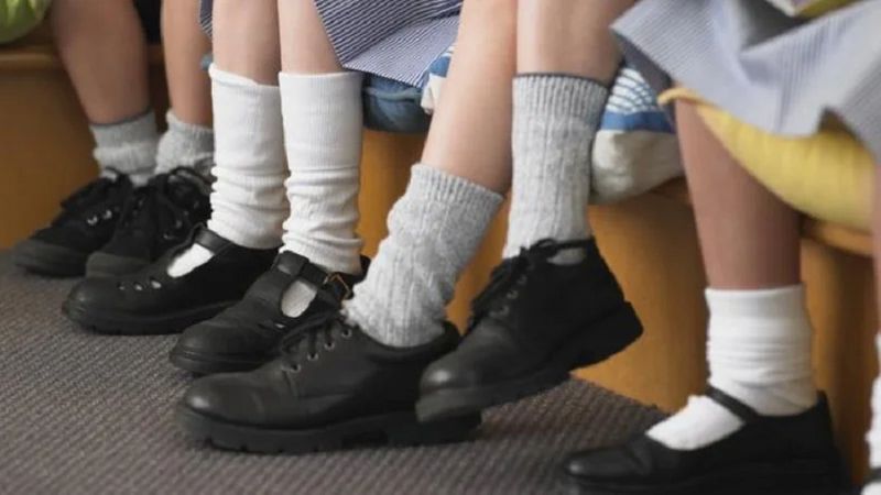 125 crore for shoes socks to govt school students approved by karnataka govt gvd