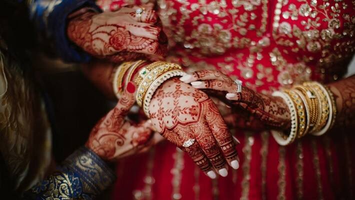 Bride elopes with lover days after marriage with jewellery worth lakhs Vin