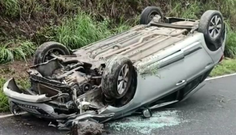 one person killed and 4 persons highly injured in road accident in madurai