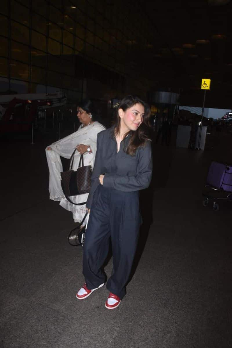 Actress hansika motwani airport photos 