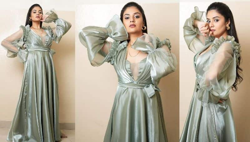 Anchor Sreemukhi Stunning Looks in trendy gown NSK