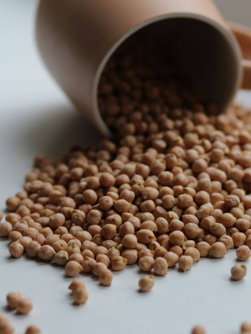 benefits of eating soaked brown chickpeas in morning