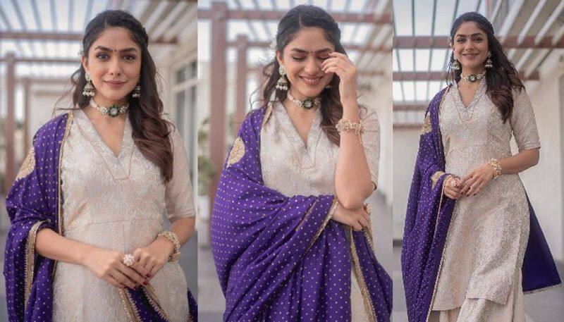 Actress Mrunal Thakur looks beautiful in Traditional Wear NSK