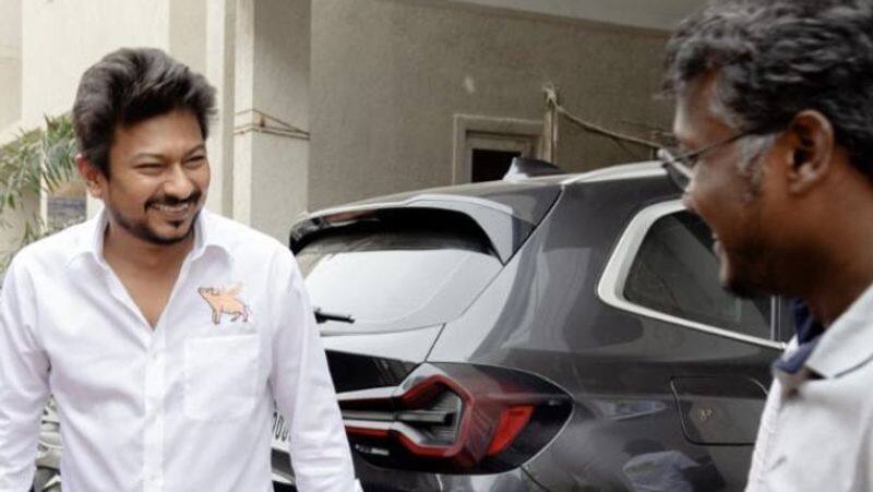 Udhayanidhi Stalin gifted a mini cooper car to maamannan director Mari selvaraj