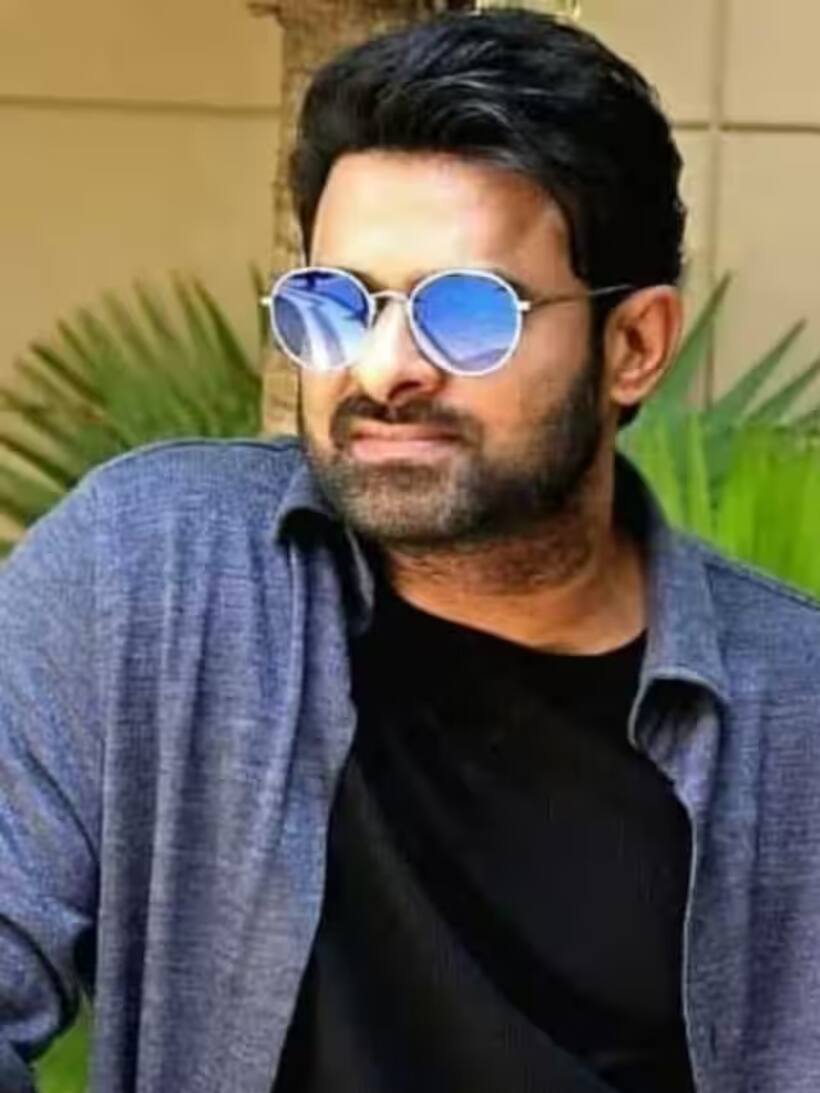 హాలీవుడ్ హీరోల స్ట్రాటజీ ఫాలో అవుతున్న ప్రభాస్..అందుకే  హను రాఘవపూడి తో  