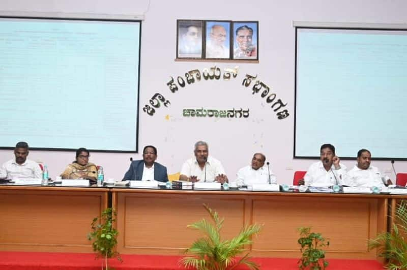 Crop damage Minister K Venkatesh instructed to give a comprehensive report at Chamarajanagar gvd