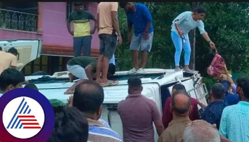 Three vehicles overturned in Charmadi ghat at belthangady rav