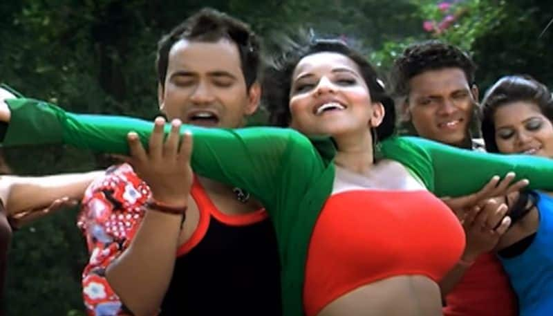 Monalisa SEXY video Bhojpuri actress Nirahua BOLD dance moves on Dhoom Pachak Dhoom is a must watch RBA