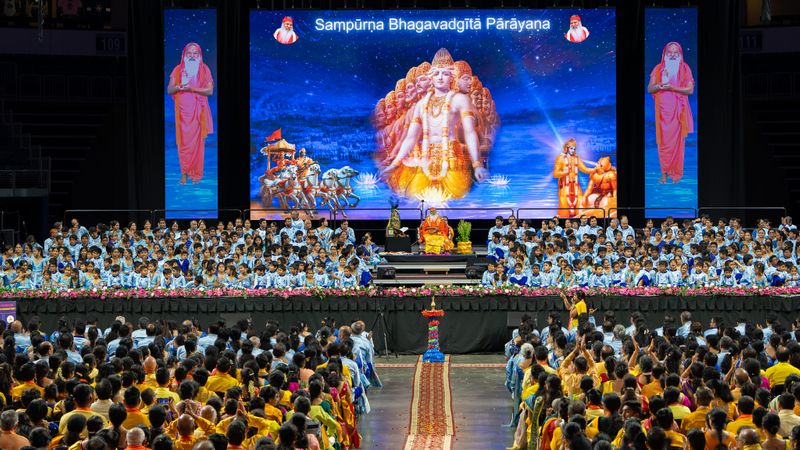 Guru Purnima 2023: 10,000 people recite Bhagavad Gita together in remarkable Texas event (WATCH) snt