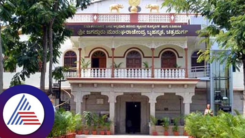 Court order to appoint temporary administrator for Muruga Math at chitradurga rav