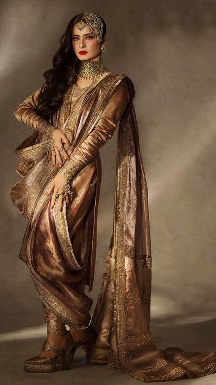 Rekha's biography makes shocking claims anout having affair with secretary, here's what we know