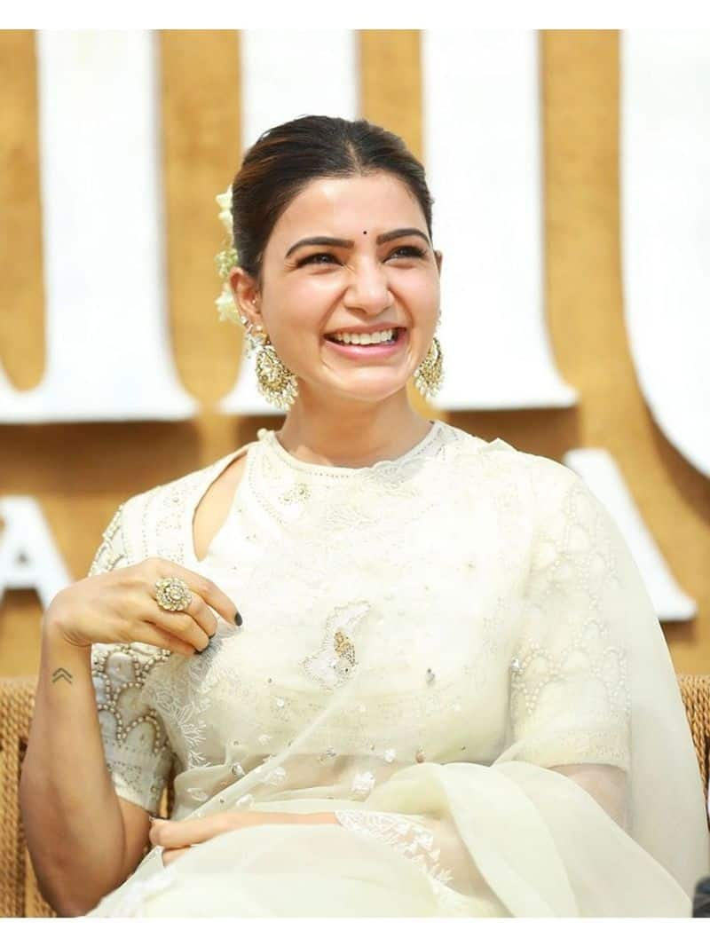 Kushi Samanth ruth prabhu white and cream saree collection vcs 