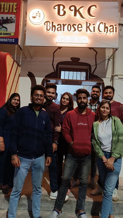 <p>चाय के आउलटलेट खोलने का आइडिया भी उन्हें पढ़ाई के दौरान ही आया। निकुंज के दोस्‍त मोहित प्रजापित को चाय के बाजार पर थीसिस लिखने का काम मिला था।</p>

<p> </p>

<p> </p>
