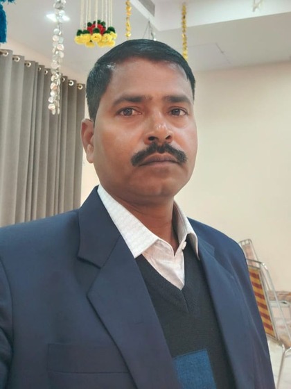 <p>सत्येंद्र ने 14 साल पहले स्ट्राबेरी की खेती शुरु की। शुरुआत में व्यापारियों को कन्‍वेंस कर उपज बेची। पहली बार एक बिस्वा में स्ट्राबेरी की खेती की, 10 फीसदी उपज बेचकर 5 हजार कमाए। </p>
