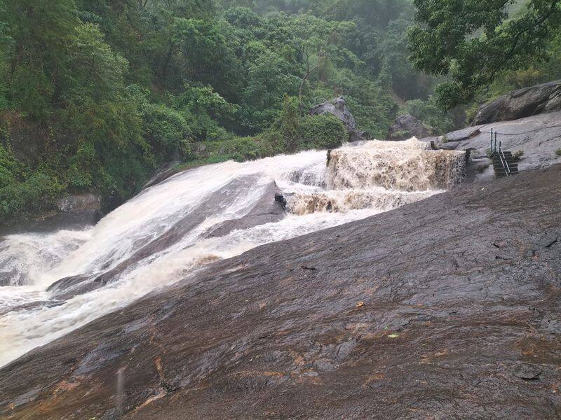 tourist temporally not allowed kovai kutralam due to overflow of water in coimbatore