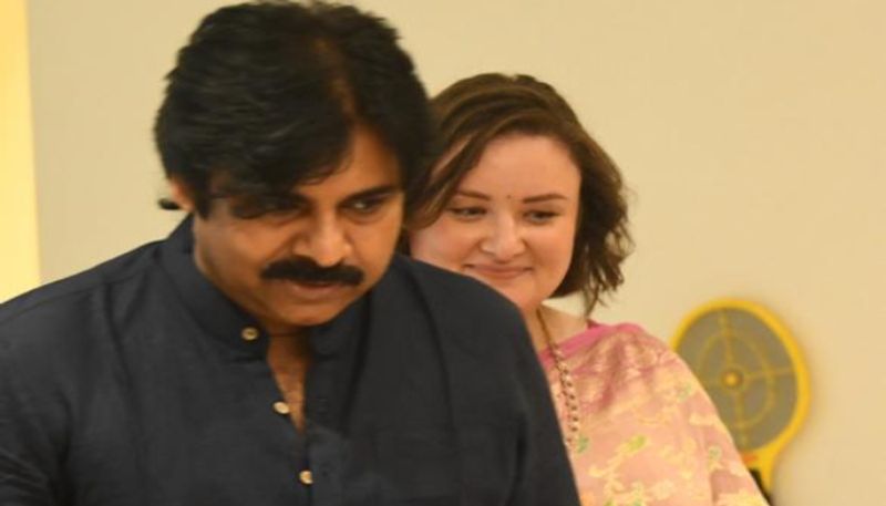 Pawan Kalyan's photo with wife Anna Lezhneva amid 'divorce' rumours goes VIRAL vma