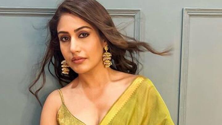Surbhi chandna best 10 saree 