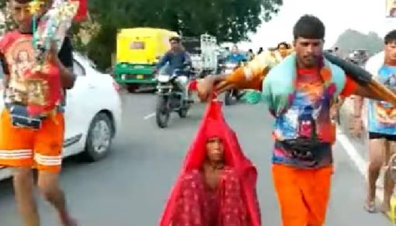 kanwar yatra 2024 Up police order to Owners of hotels to put owner name mandatory in front of hotels Muslim trader, leader sparks UP police action akb