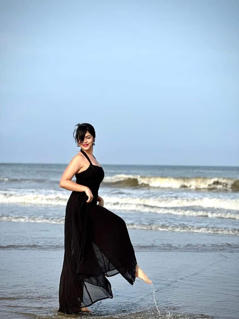 small screen actress Amulya Gowda new photoshoot at beach pav