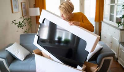 How to choose a budget-friendly Smart TV? Top 5 features to consider