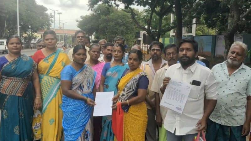 Petition to take action against officials who threaten weavers by demanding money in Dindigul district