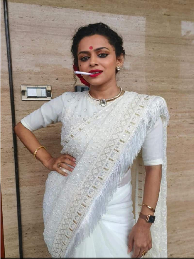 Kendasampige actress Amrutha Ramamoorthi in Alia Bhats Gangubai look pav