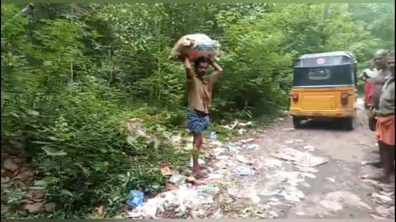 area people give a punishment to auto driver who throw a waste in road side in kanyakumari