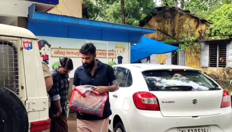 lorry drivers and owners reached the police station when they came to know that the thieves had been caught ppp