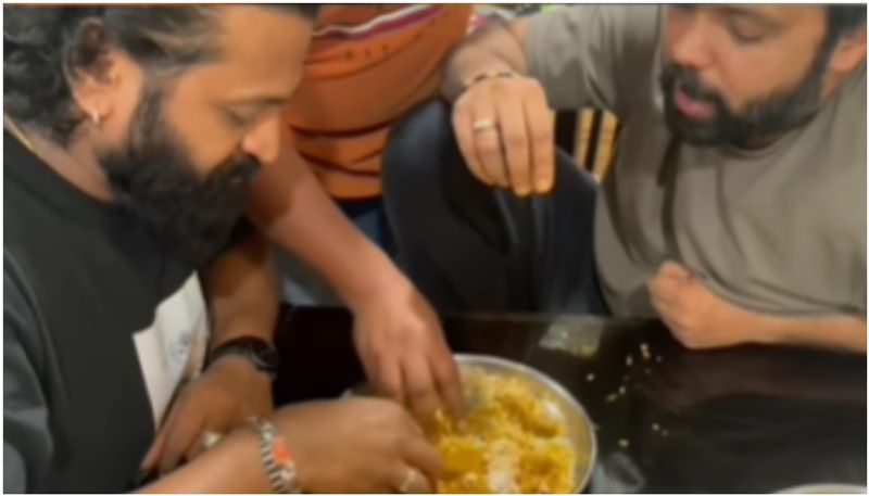 Rakshith Shetty Rishab Shetty And Pramod Shetty eat biryani together from one plate video viral sgk