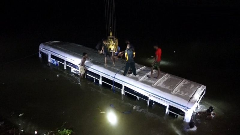 Bus plunges into river at Manampitiya - 10 killed, 40 injured