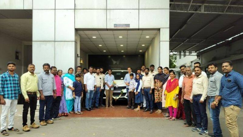 Marazzo car given by Kamal to Coimbatore female driver Sharmila