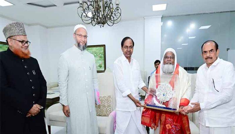 MIM Chief Asaduddin owaisi meets KCR  in Pragathi Bhavan lns