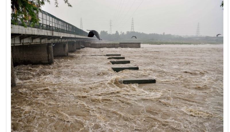 Delhi on high alert as river Yamuna flows above danger level, flood threat looms AJR