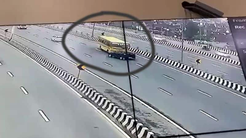 WATCH - School Bus-SUV Crash On Delhi-Meerut Expressway Near Ghaziabad, 6 Dead.