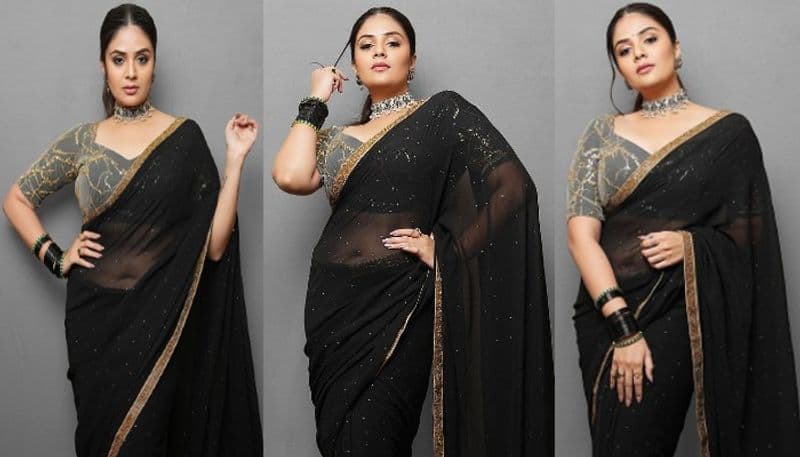 Anchor  Sreemukhi beautiful Look in Black Saree NSK