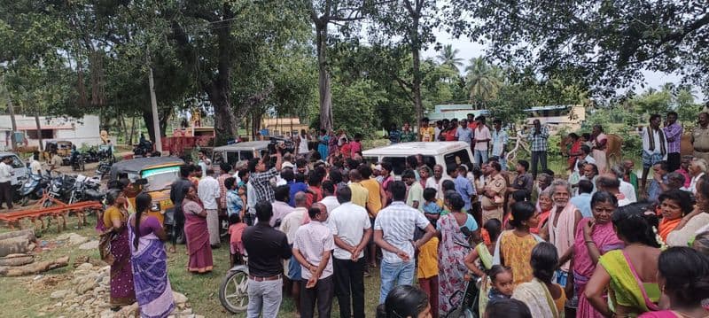 Public protest against government takeover of temple in Vellore