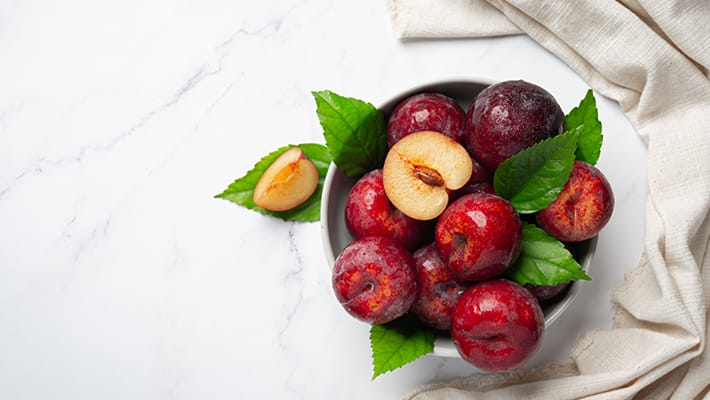 are plums good for reduce bad cholesterol