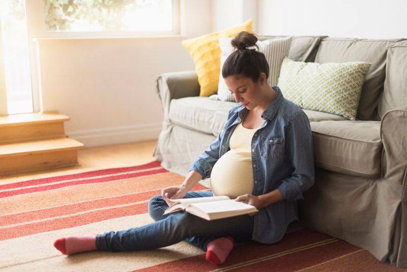 From 'Belly Laughs' to 'Expecting Better':Here are 7 books you can read during pregnancy ADC EIA