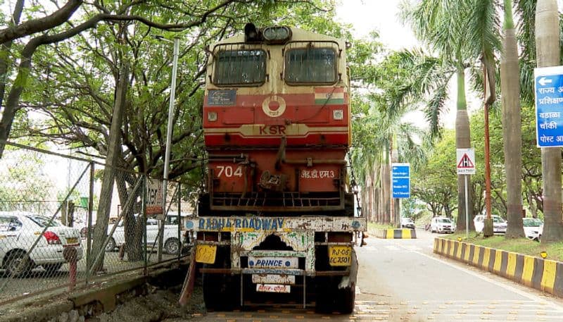 Train Engine worth 5 crore went missing over financial dispute finally reach back in mumbai etj