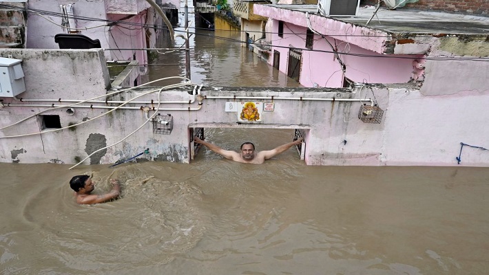 Delhi flood national capital literally submerged in water is now facing the threat of drinking water shortage akb