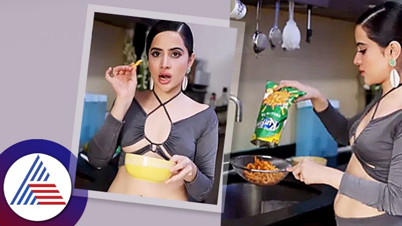 Urfi Javed Washed Kurkure Before Eating video went viral roo