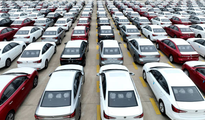 Massive dent on festive season car sales 7 90 lakh cars laying unsold in India ckm