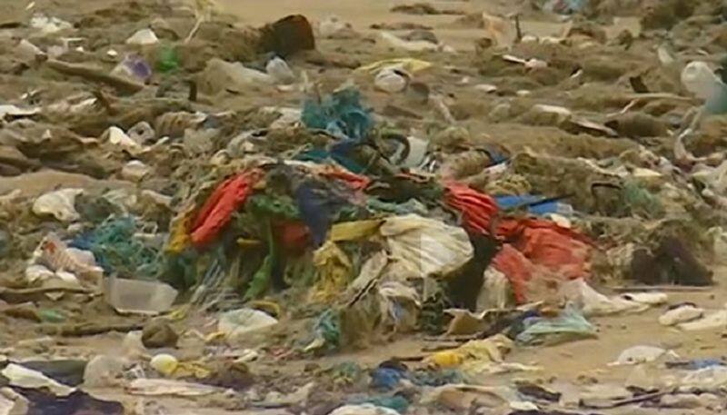 Garbage on Malpe Beach in Udupi grg