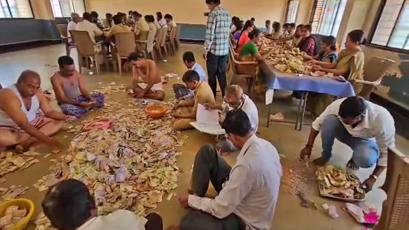 shakti scheme effect rs 1 37 crore hundi collection at savadatti yallamma temple gvd