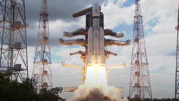 Chandrayaan 3 soars to moon applause cheers sweep through ISRO san