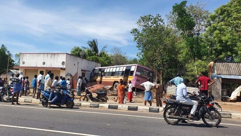 government town bus hit road side house in ariyalur district