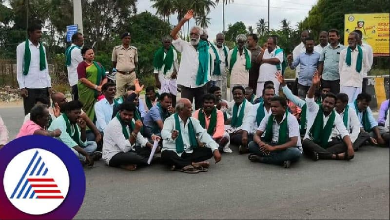 State Farmers Union protes against DCM dk shivakumar controversy statement at chaamarajanagar rav