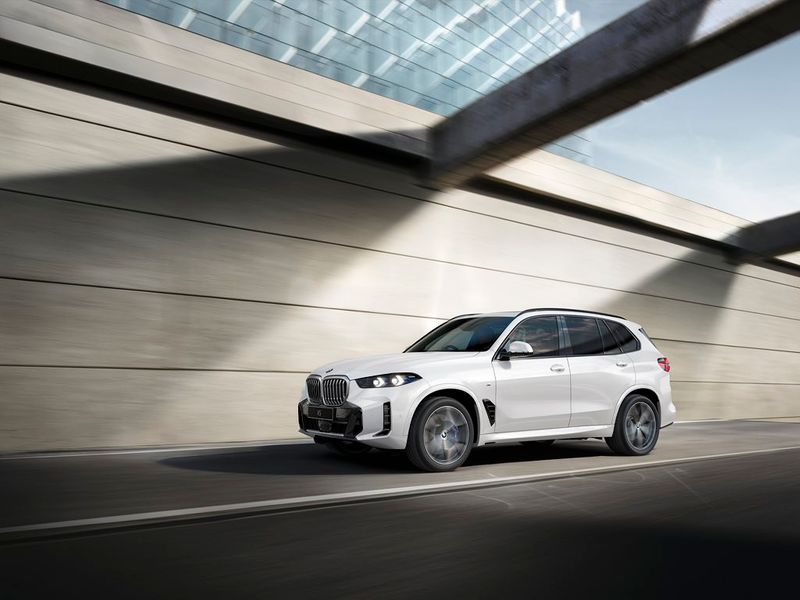 BMW X5 car that flies at a speed of 100 km in 5.4 seconds! Do you know how much it costs?-SAK